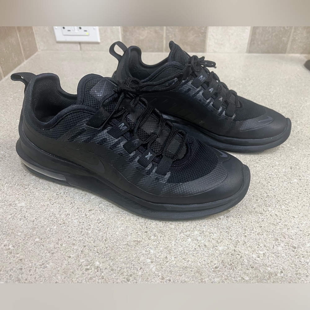 Womens Nike Air Max Axis black gym inside shoes